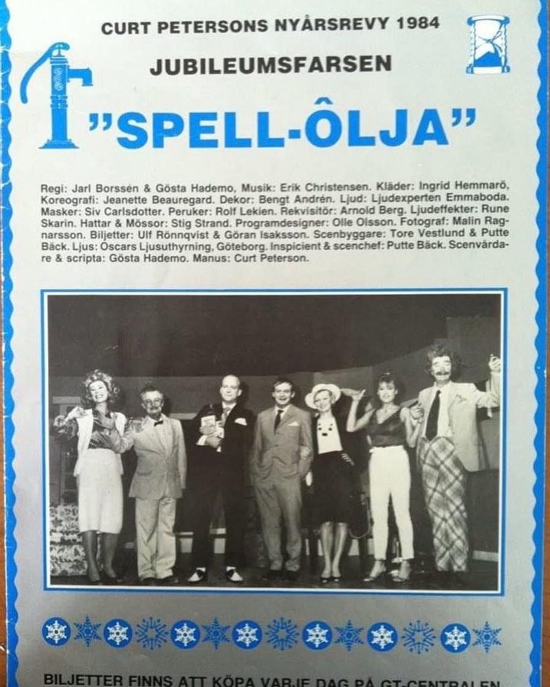 Programblad för Curt Petersons nyårsrevy 1984, jubileumsfarsen Spell-Ôlja, i regi av Jarl Borssén och Gösta Hademo.